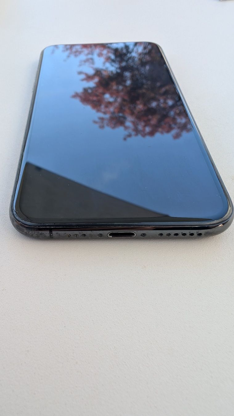 Apple Telefoni cellulari / Smartphones: iPhone XS Space Grau 64 GB mit Schutzhülle – Usato da Sissach venduto da Dshock0 4