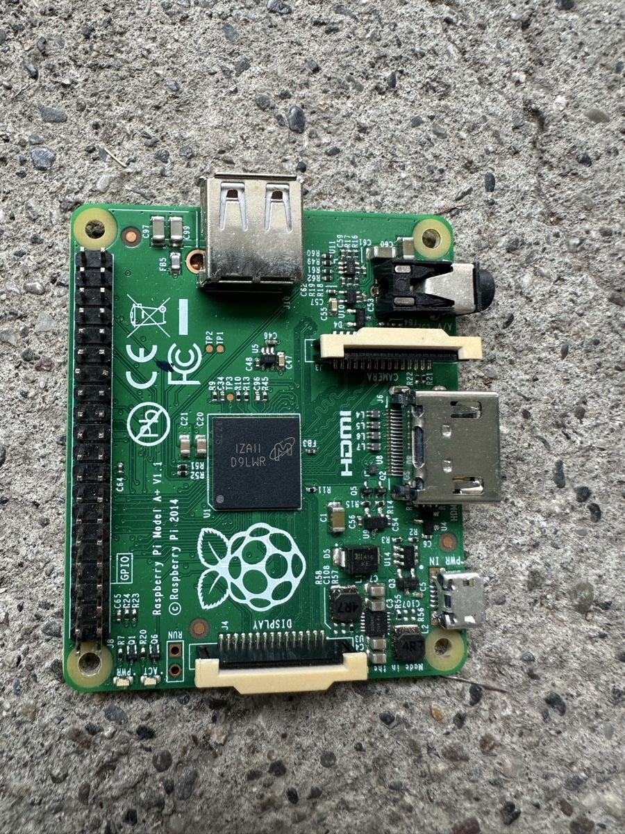 Raspberry Pi PCs: 4x Raspberry Pi Model A+ mit 4x Kamera Modul gebraucht – Gebraucht aus Dottikon von chline.rote.traktor 4