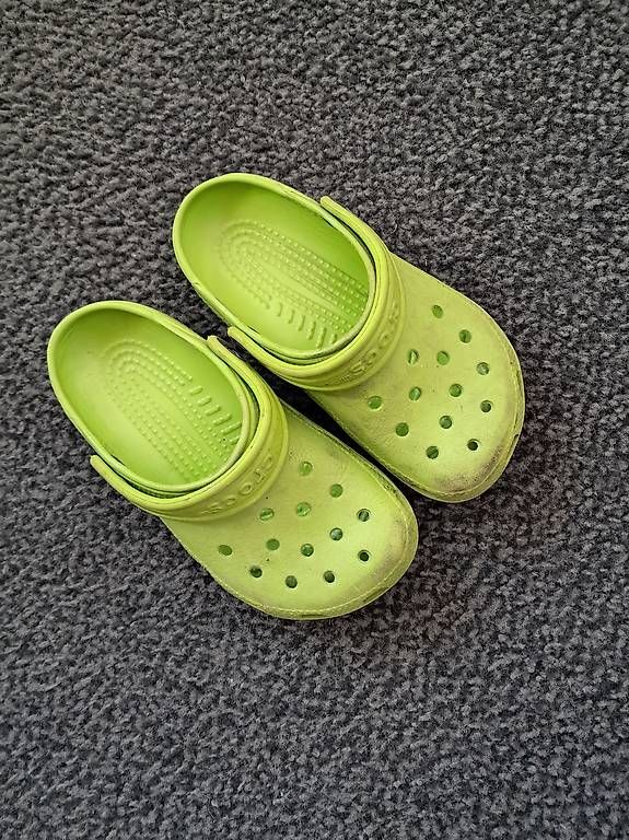 Scarpe per ragazzi: Crocs Kinder 10/11 – Usato da Heimberg venduto da bickelm