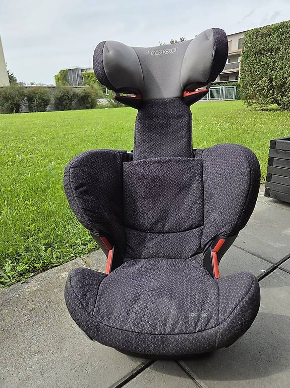 Seggiolini per auto: Maxi Cosi Rodifix Uni – Usato da Bülach venduto da Boubbleziss