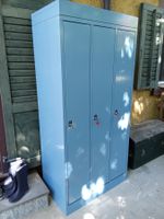 Spind Garderobenschrank 3er hellblau mit Schlüssel