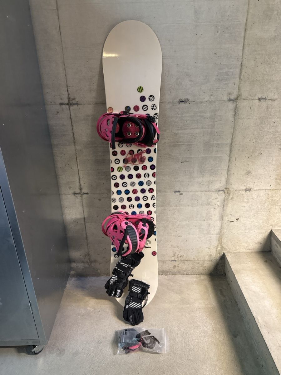 Board: Nitro Snowboard 152cm + Burton Bindung + Volcom Handschuhe – Usato da Worb venduto da kris-tina