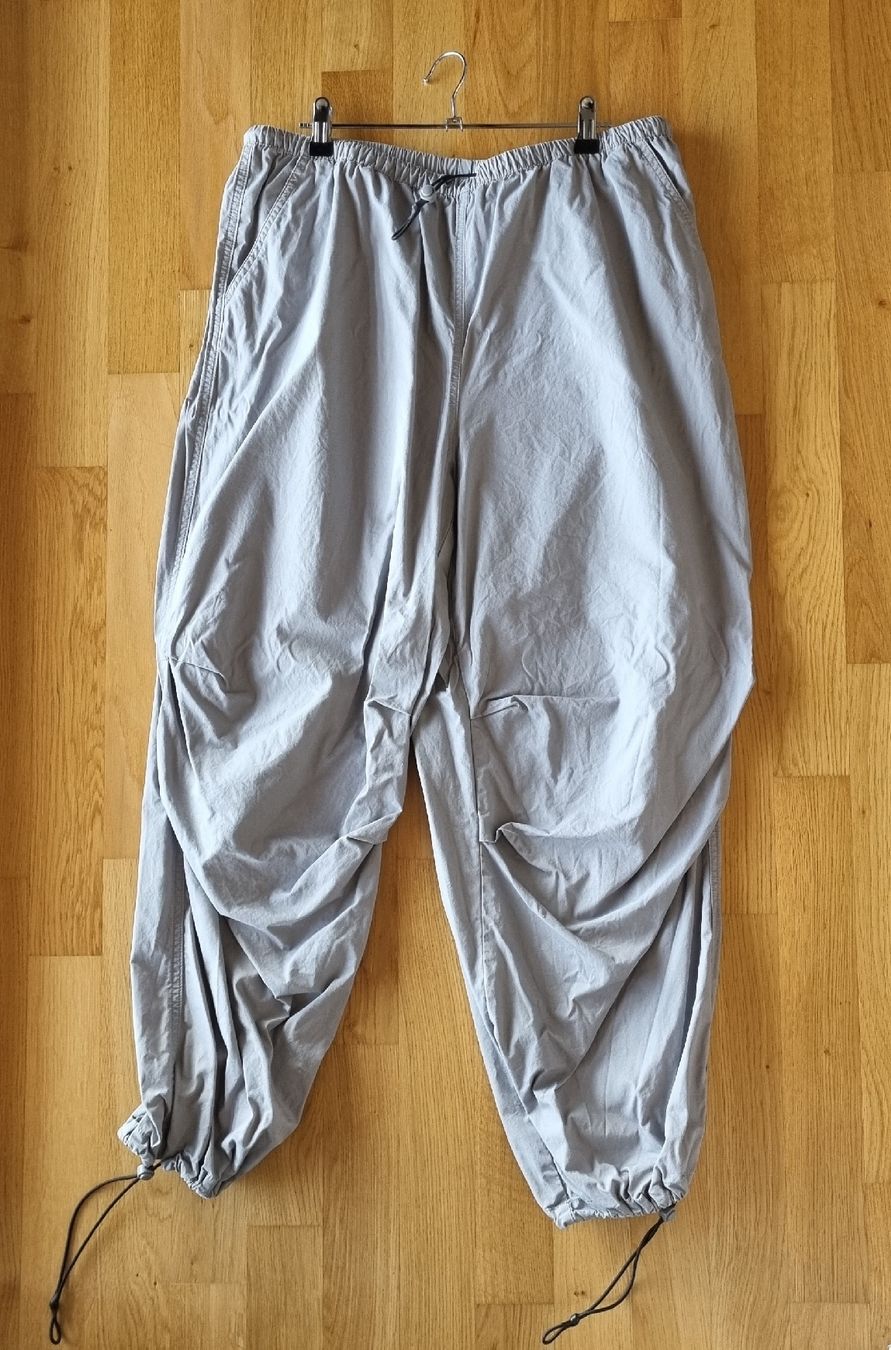 H&M Pantaloni: H&M "Fallschirmhose", hellgrau, Grösse M – Usato da Düdingen venduto da 20m_f8bn 1
