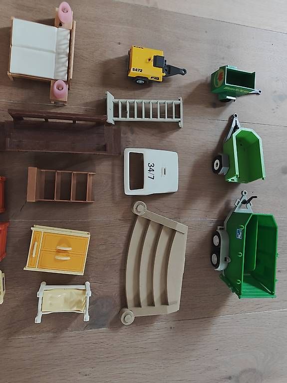 Giocattoli: Playmobil diverse Möbel  – Usato da Russikon venduto da Mygae