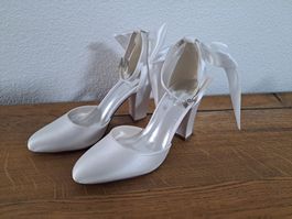 Brautschuhe weiss Satinstoff Grösse 36 neu mit Schleife