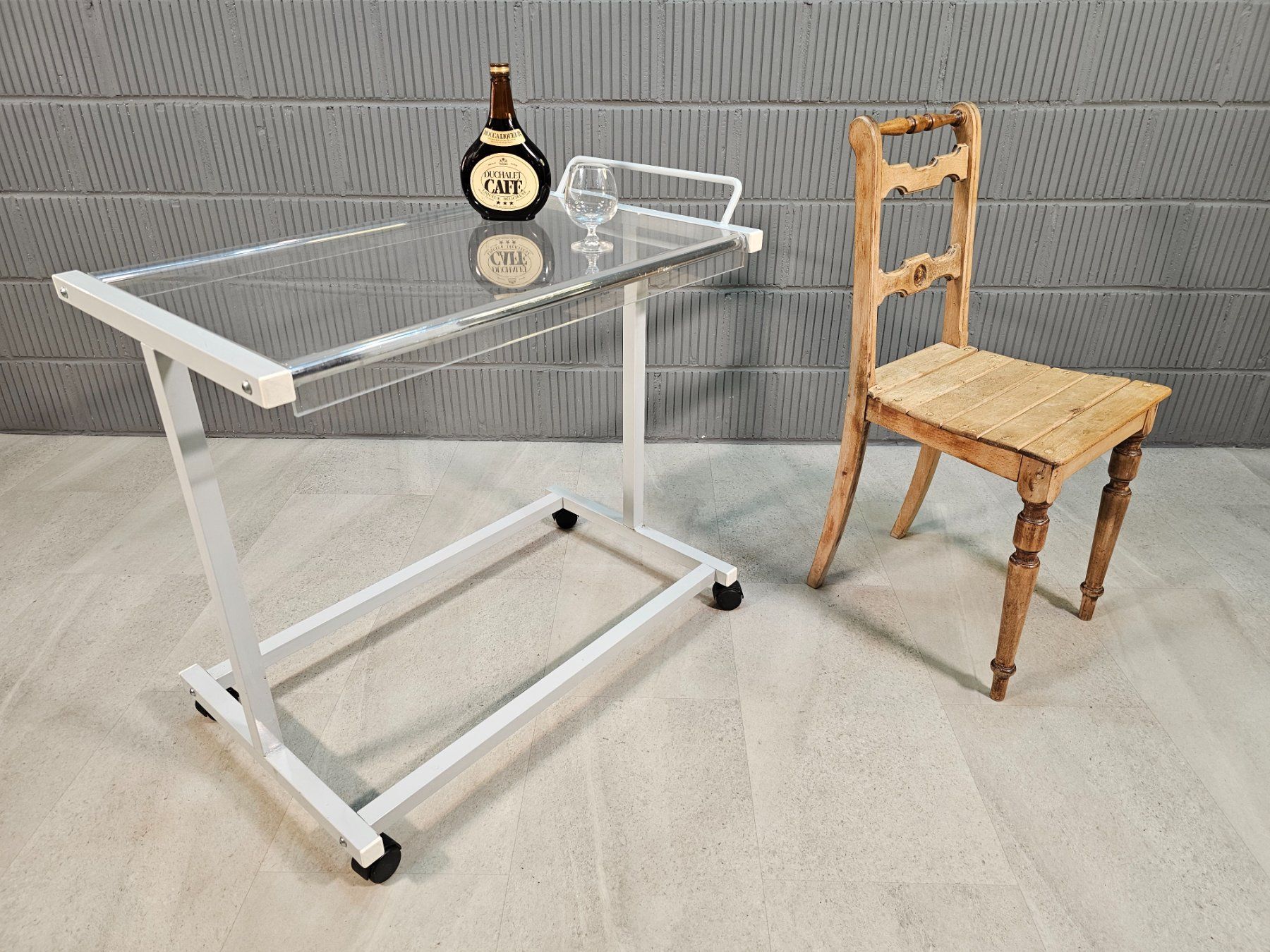 Carrelli di servizio: Service Wagen Plexiglas Industriedesign Rollwagen Trolley – Usato da Nottwil venduto da Wondewa-Shop 2