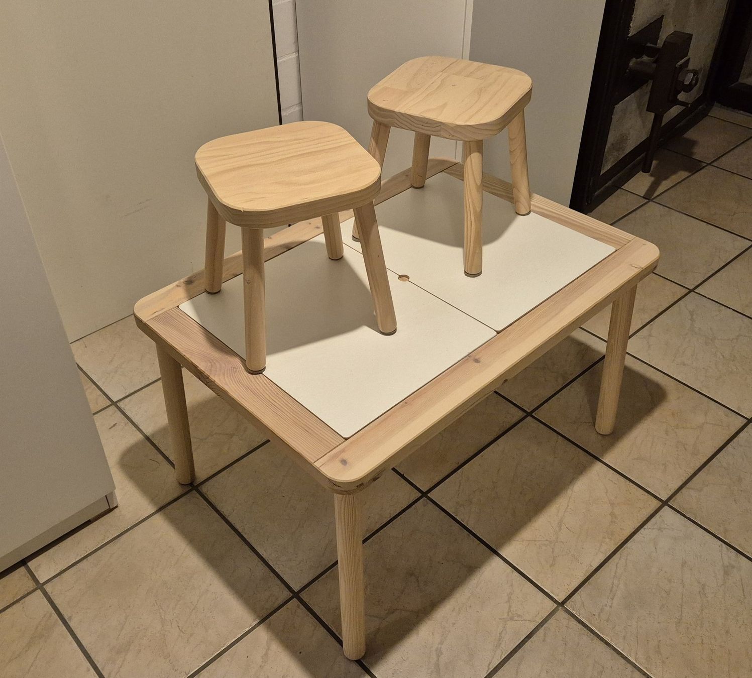 Ikea Tische: Kindertisch Basteltisch IKEA – Gebraucht aus Seewen SO von Quench78 1