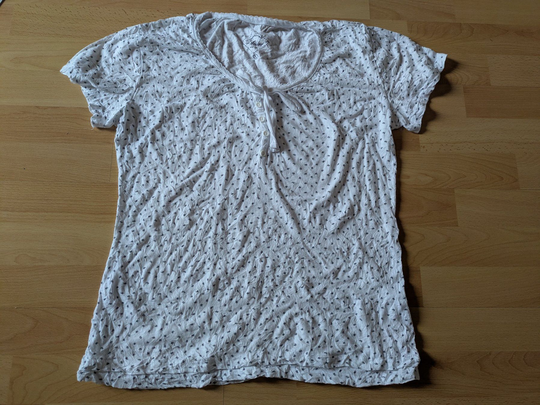 T-shirt: Blusenshirt – Usato da Reichenburg venduto da Telja
