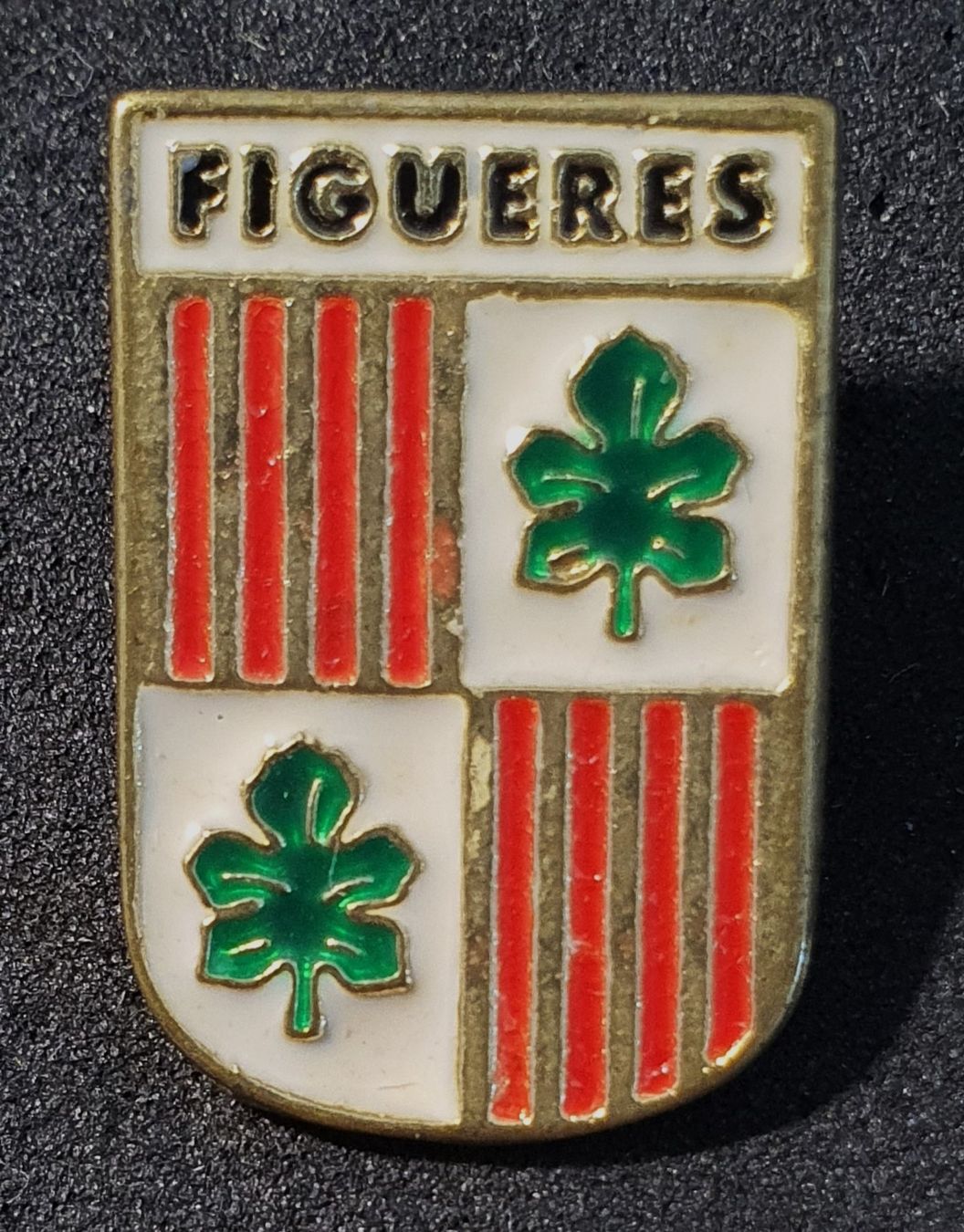 Plaketten & Abzeichen: CC446 - Pin Wappen Figueres – Gebraucht aus Reinach BL von Boston-Verkauf