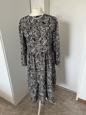 Schönes Sommerkleid Grösse L Schwarz-Weiss gemustert
