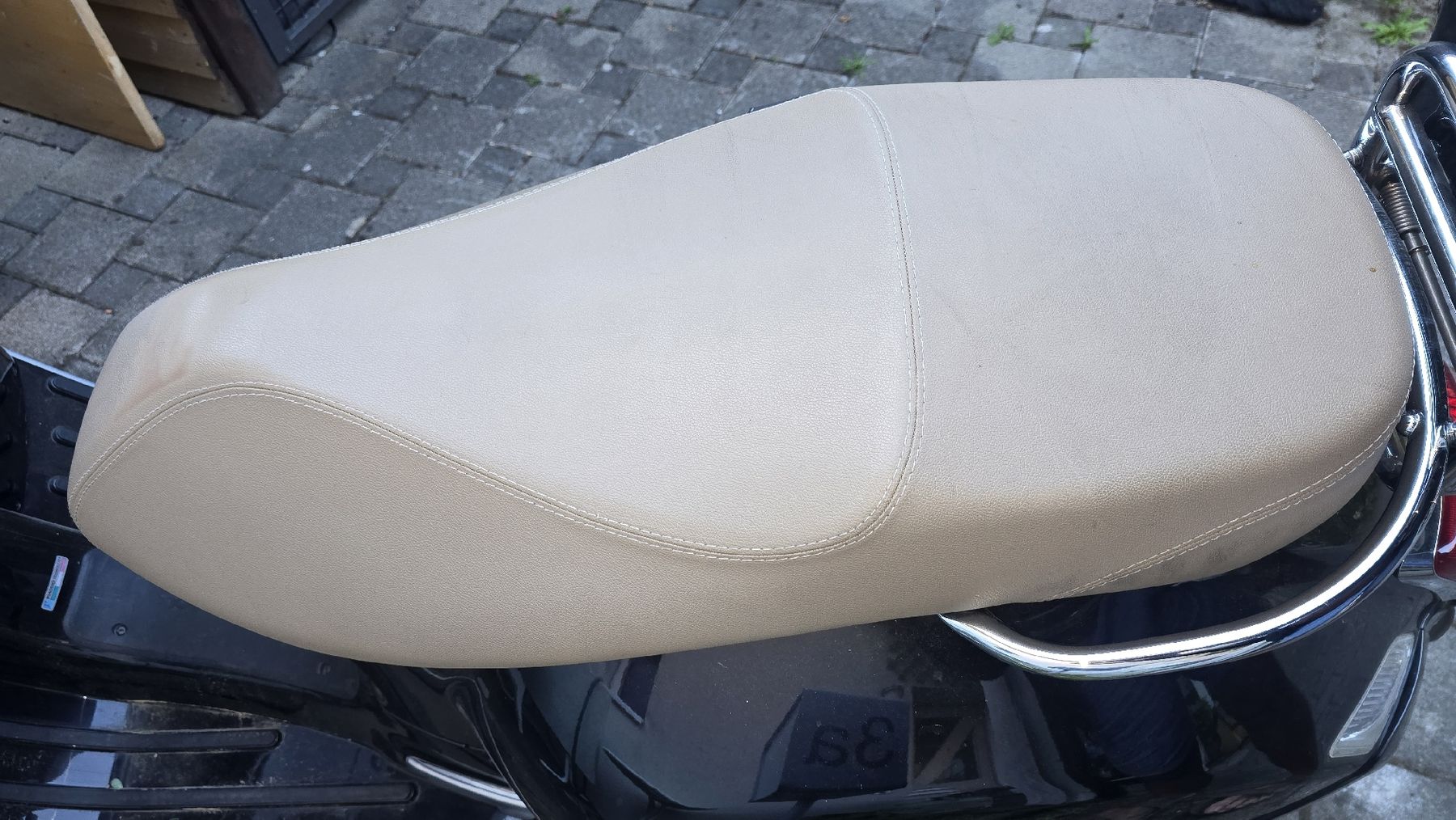 Vespa Alle Rollerersatzteile: Vespa 300 Gts 2017 Sattel Beige – Gebraucht aus Niederwangen BE von Zimmo72