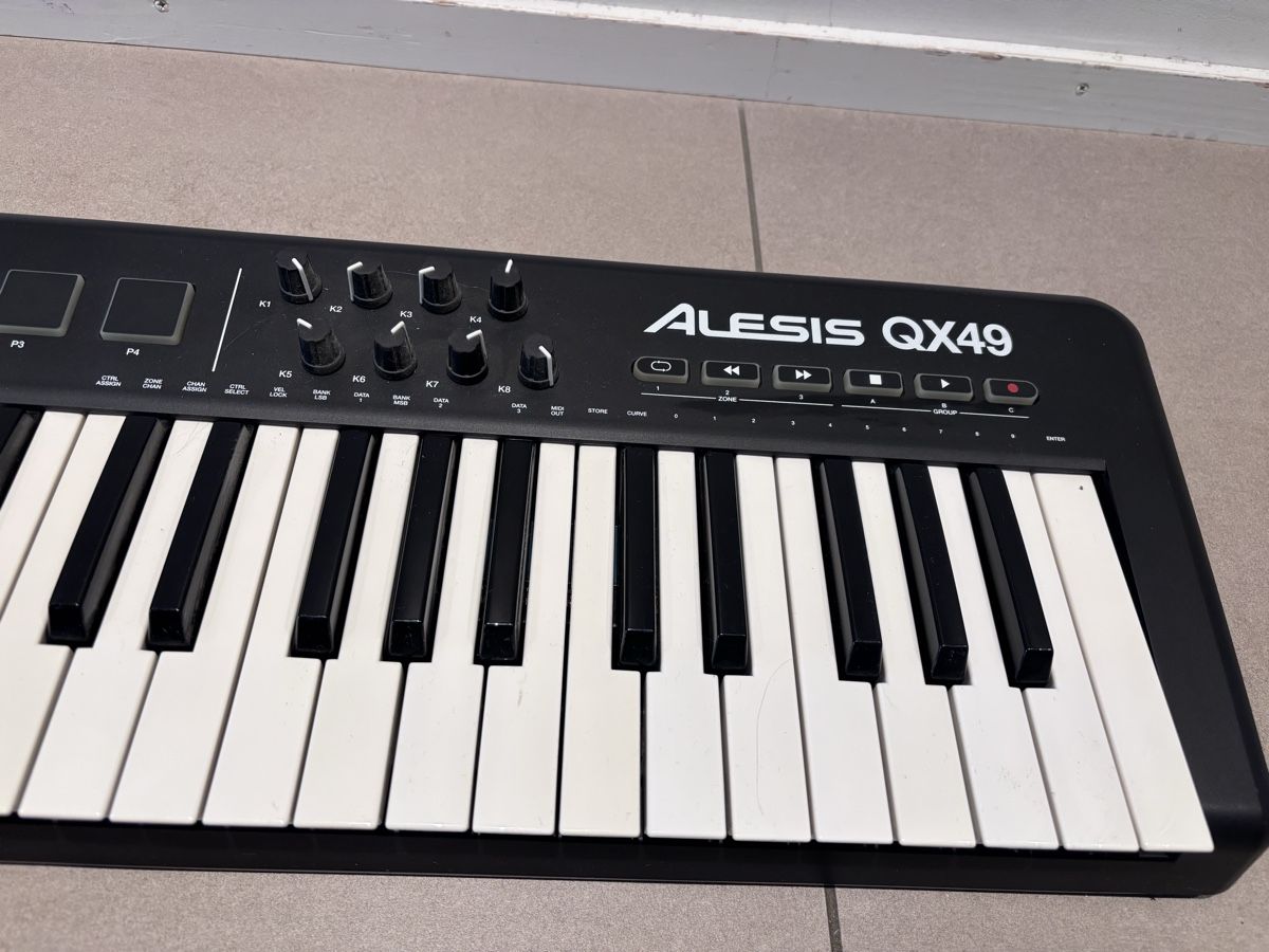 Alesis Strumenti musicali: Alesis QX49 USB MIDI Keyboard – Usato da Menzingen venduto da gispat 2