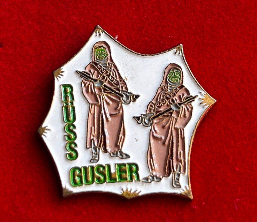 Placchette & Badge: Fasnachtspins Rüssgusler Ebikon Luzern – Usato da Obernau venduto da Wgnom