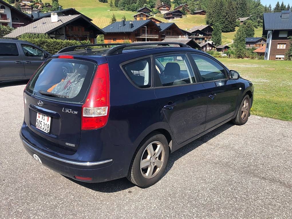 Hyundai Autos: Hyundai i30 break 1.6 crdi cw – D'occasion à Morgins par Andre.Marchand 2