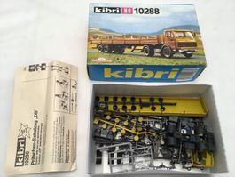Mercedes Pritschen-Sattelzug, 1:87