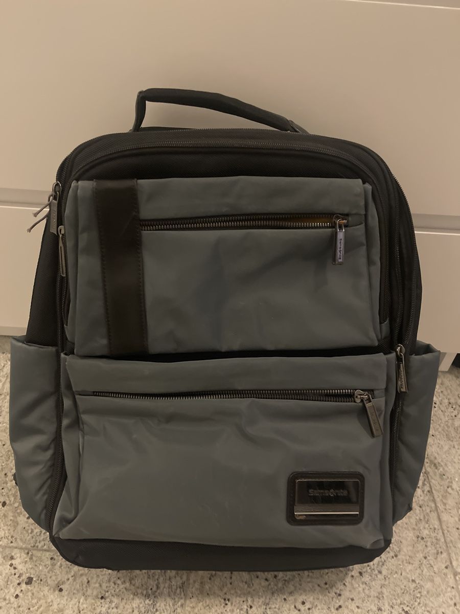 Samsonite Rucksäcke: Samsonite Laptop Rucksack. Sehr Praktisch! – Gebraucht aus Rüschlikon von bur_7r8m