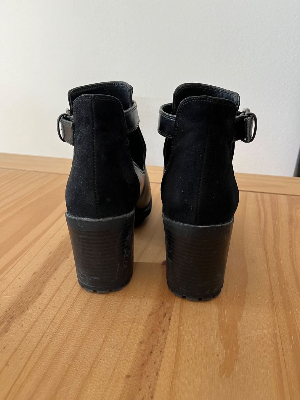 Scarpe da donna: Stiefeletten – Usato da Fislisbach venduto da den_dzl9 1