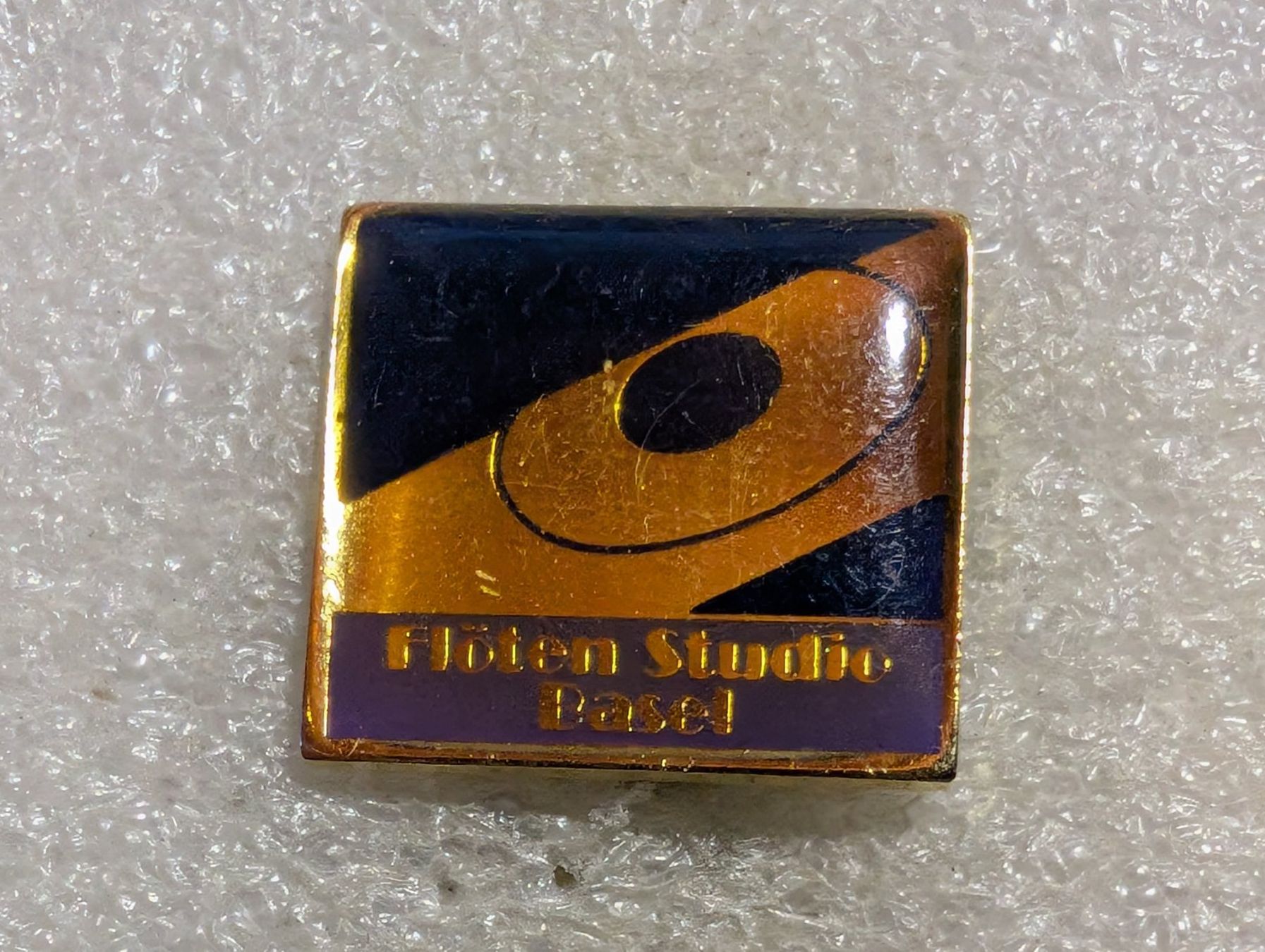 Plaquettes & Badges: Ansteckbutton 242: Flöten Studio Basel – D'occasion à Oppligen par Pin-Fall-Shop