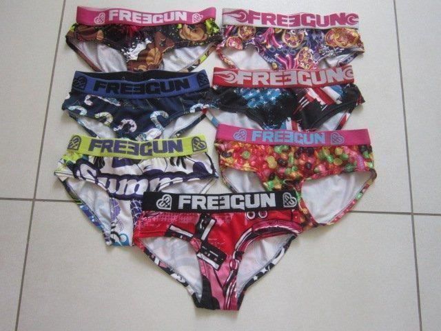 Biancheria intima: Lot de 7 slips Freegun taille 128 – Usato da Vouvry venduto da Arwenne