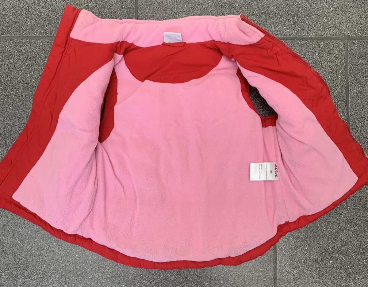 Altro abbigliamento per bambina: Tolles rotes Gilet Gr. 116 – Usato da Hünenberg See venduto da spartakus02 2