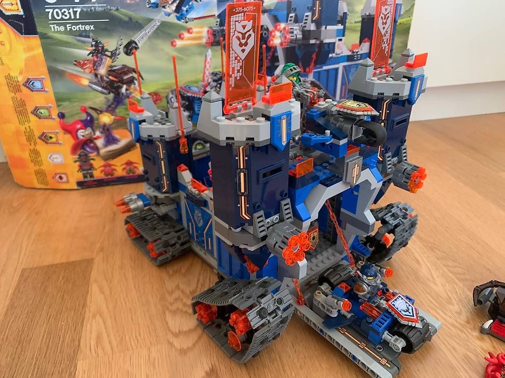 Spielzeuge: Nexo Knights Die rollende Festung – Gebraucht aus Birsfelden von jon_687v 1