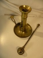 Antiker Naschtischkerzenständer mit Kerzenlöscher