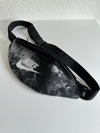 *neu* Nike Bauchtasche schwarz-weiss