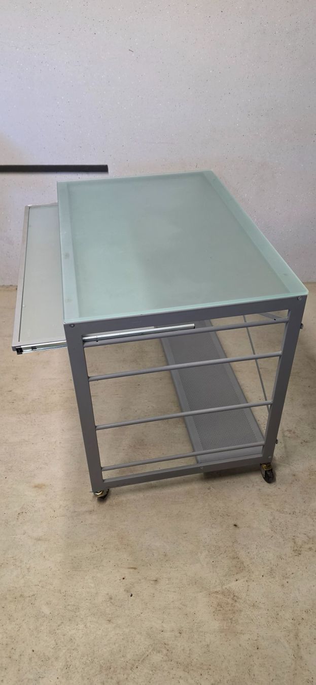 Tavoli: Computer-Tisch Metallgestell mit Glasplatte – Usato da Trüllikon venduto da Neevee 1