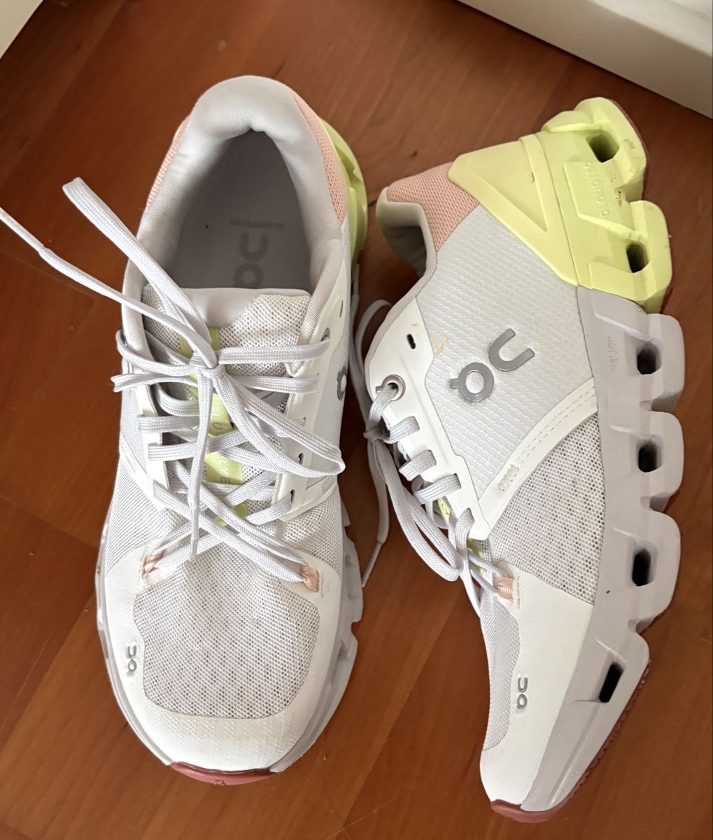 On Scarpe da donna: On cloudflyer running Schuhe sneaker trainer Weiss Rosa 40 – Usato da Rheinfelden venduto da nad_6hrl