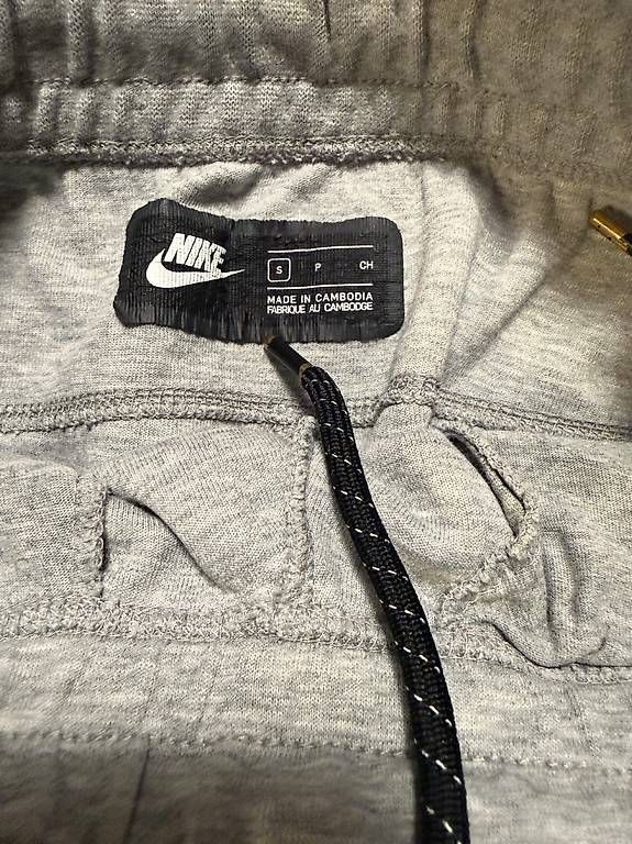 Jacken: Nike Tech Grigia – Gebraucht aus Stabio von sin_sdy9 3