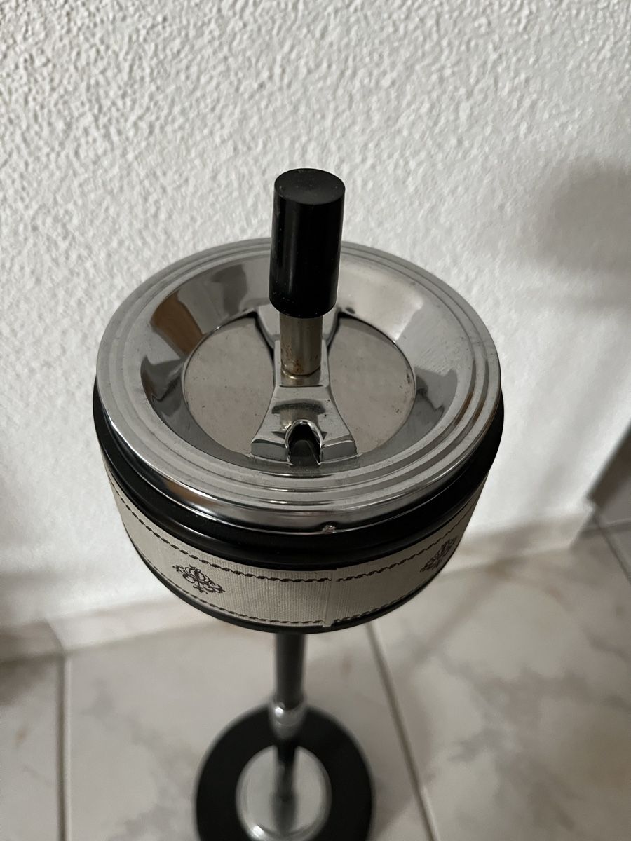 Cendriers: Standaschenbecher Vintage  – D'occasion à Wängi par Sasu 2