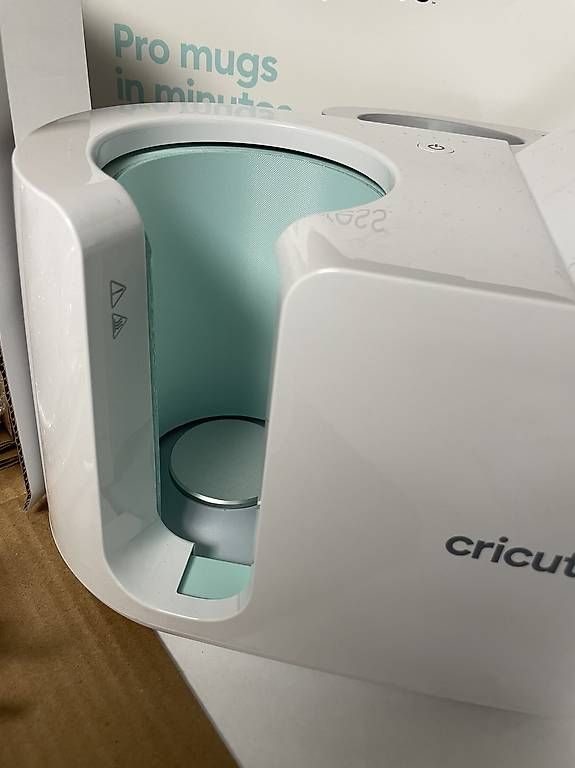 Cricut Kit bricolage: Cricut Mugpress mit Tassen – Usato da Schönenberg ZH venduto da Jess_1995 1