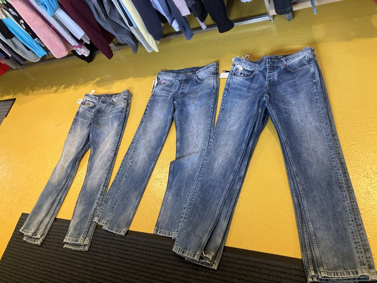Iceberg Jeans: ICE Iceberg Jeans NEU – Nuovo (secondo la descrizione) da Erlenbach im Simmental! venduto da Simmentaler-Perlen 5