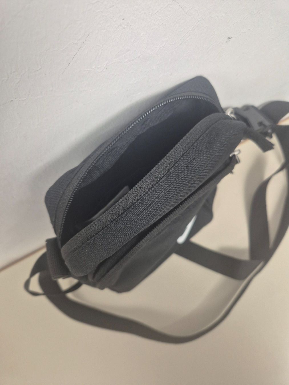 Nike Sacs: Umhängetasche Nike schwarz – D'occasion à Luzern par lupol_Verwertungen 2