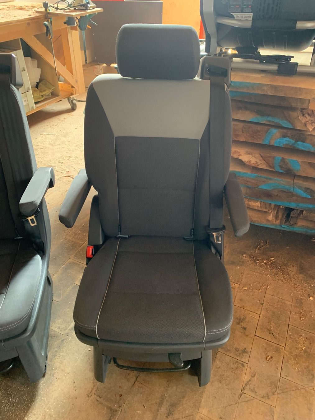 VW Alle Autoersatzteile: 2x VW T5 T6 Einzelsitz drehbar original – Gebraucht aus Seedorf UR von Lochy 1