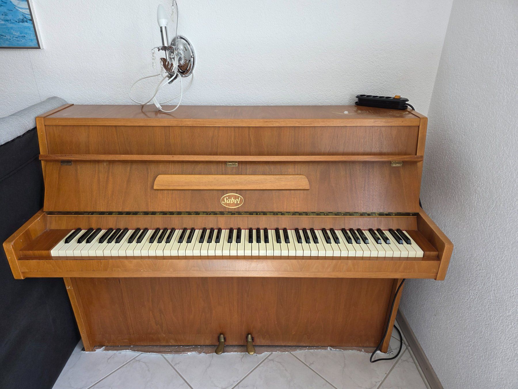 Strumenti musicali: Klavier Sabel – Usato da Rorbas venduto da Bri
