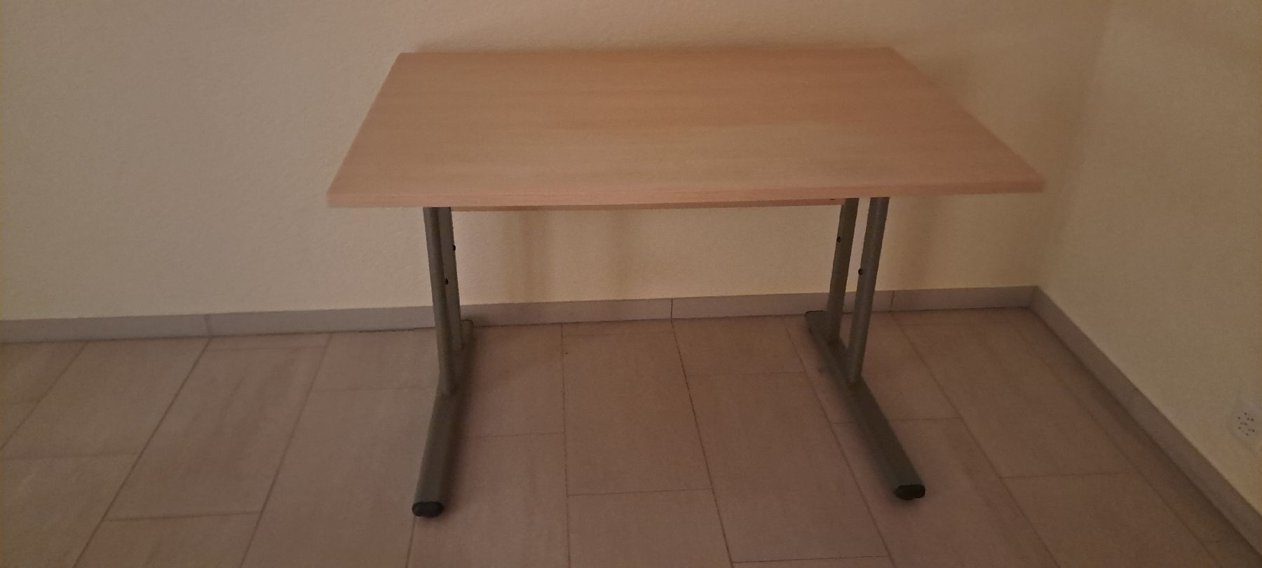 Scrivanie: Schreibtisch – Usato da Burgdorf venduto da 13Isernia