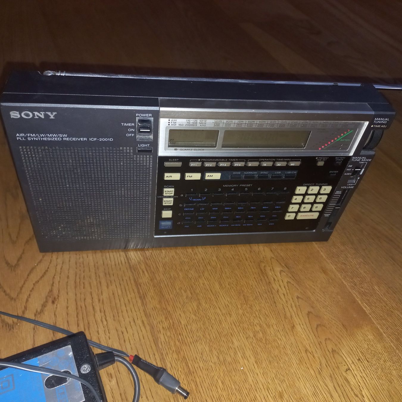 Sony Radio: Kurzwelle bis Flugfunk - SONY ICF 2001D – Usato da Niederhelfenschwil venduto da ManuelSedan 1