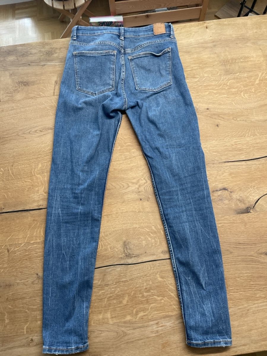 Bershka Jeans: Bershka Skinny Jeans – Usato da Thun venduto da nie_8v9b 1