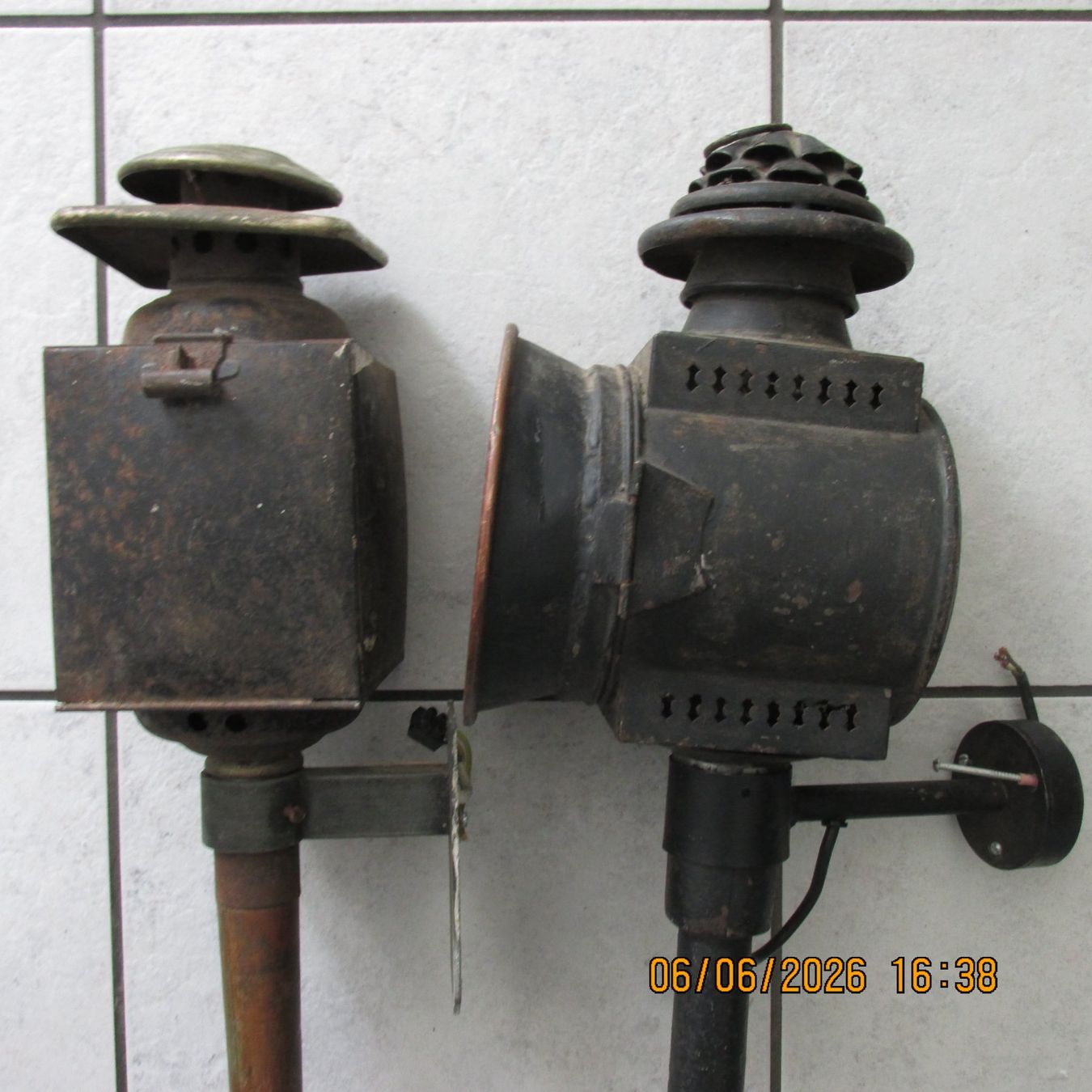 Lampade: Antike Kutschenlampen, 2 Stk., Nostalgie – Usato da Galgenen venduto da Forflowers 3