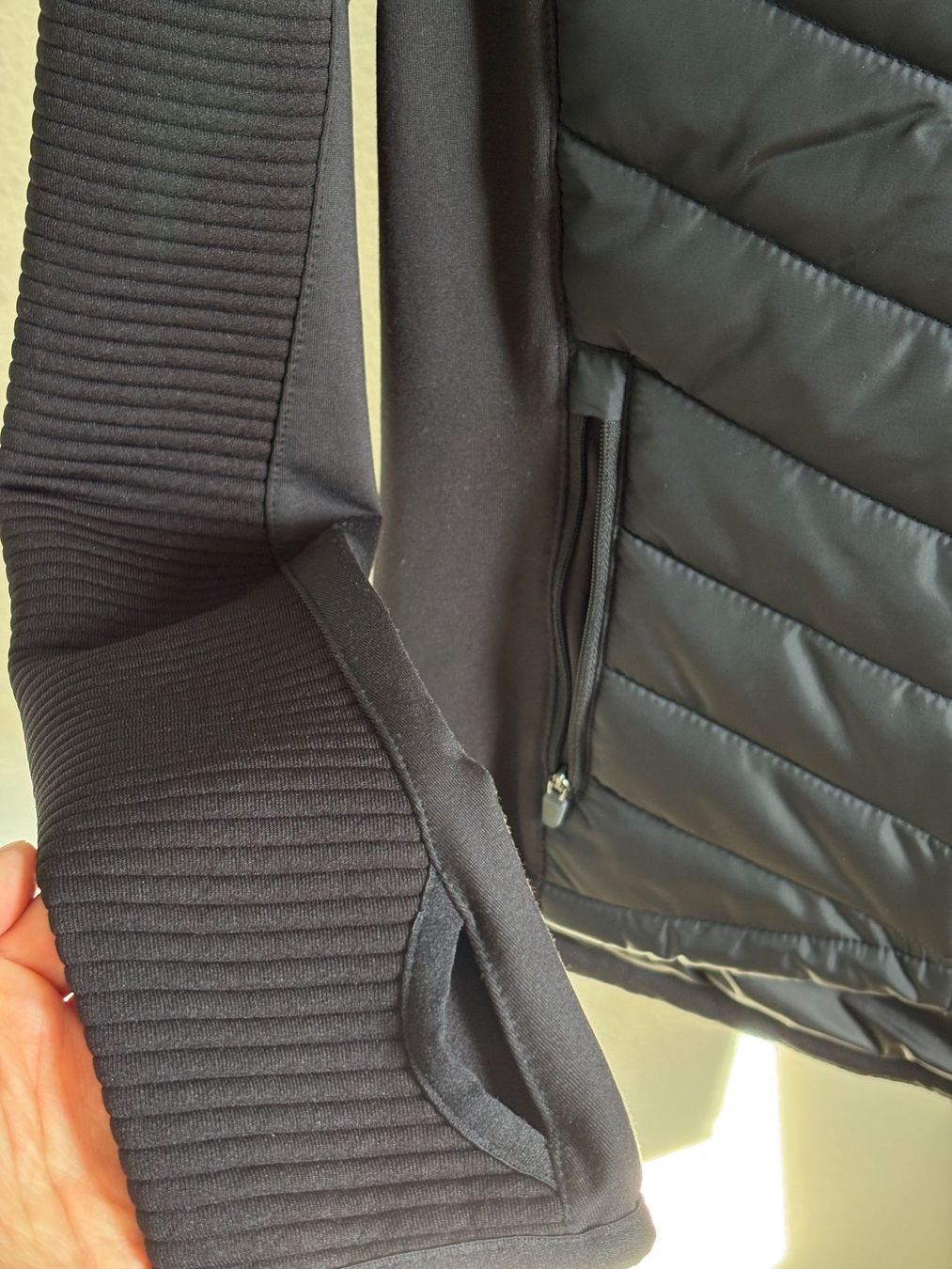 H&M Jacken: Schwarze Sportjacke mit Kapuze – Neu (gemäss Beschreibung) aus Zürich von bbbggg 6