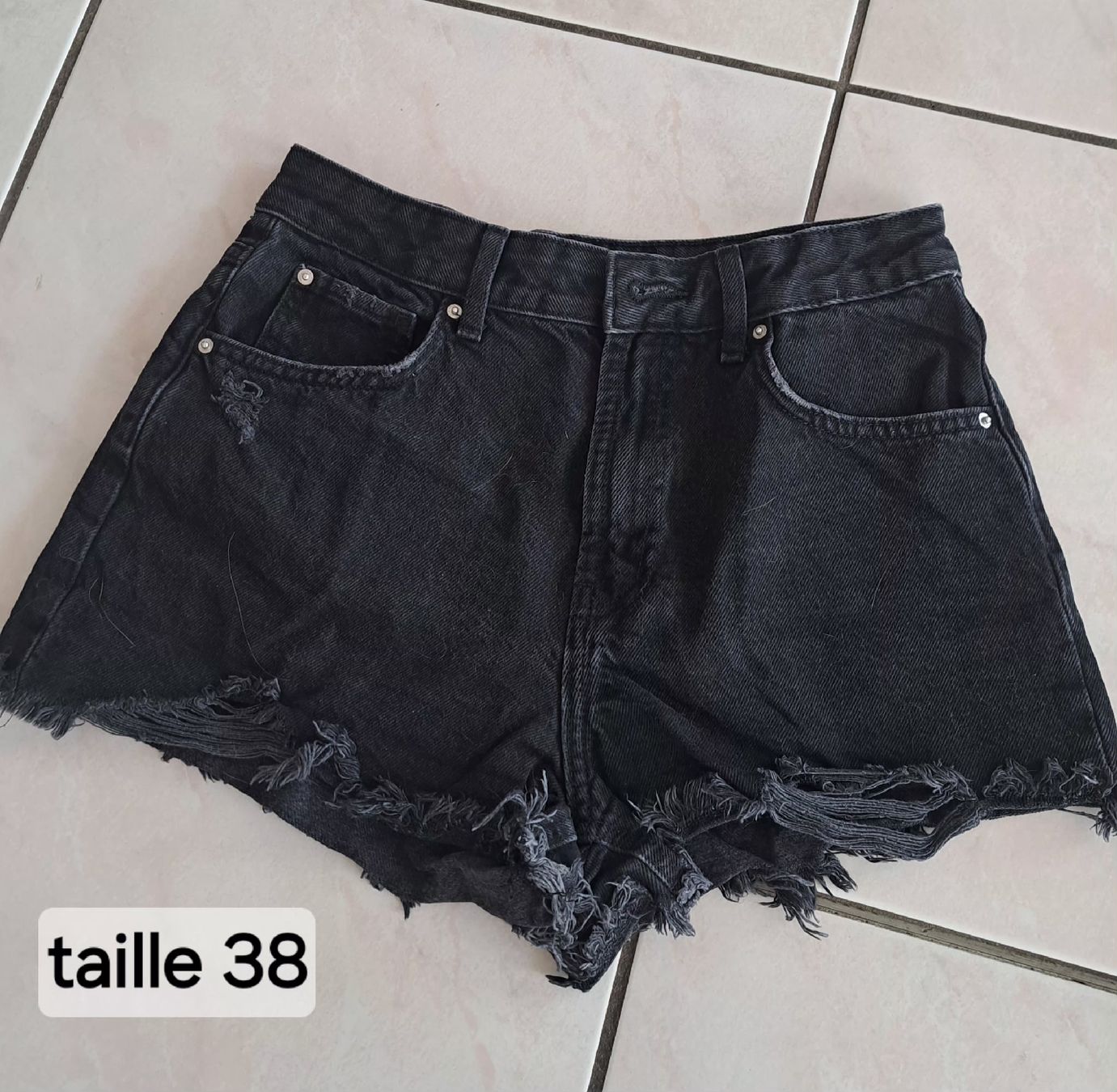 Jeans: short 38 neuf – Nuovo (secondo la descrizione) da RIAZ venduto da Betty012
