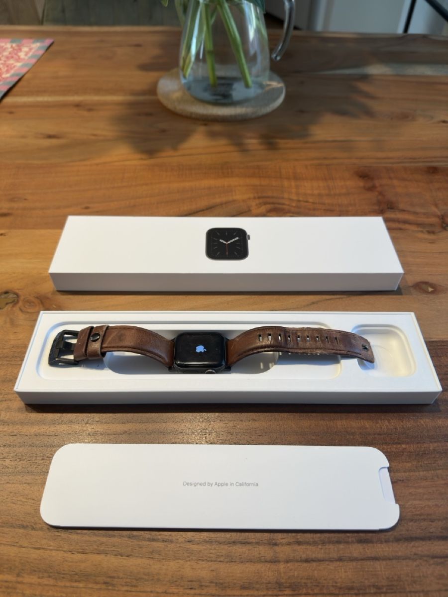 Apple Smartwatch: Apple Watch Series 6 with original box – Usato da Zürich venduto da fra_79kl 1