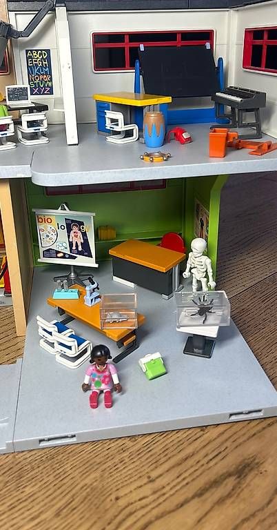 Spielzeuge: Playmobil Schule mit Turnhalle  – Gebraucht aus Saas Fee von michaberchtold 3