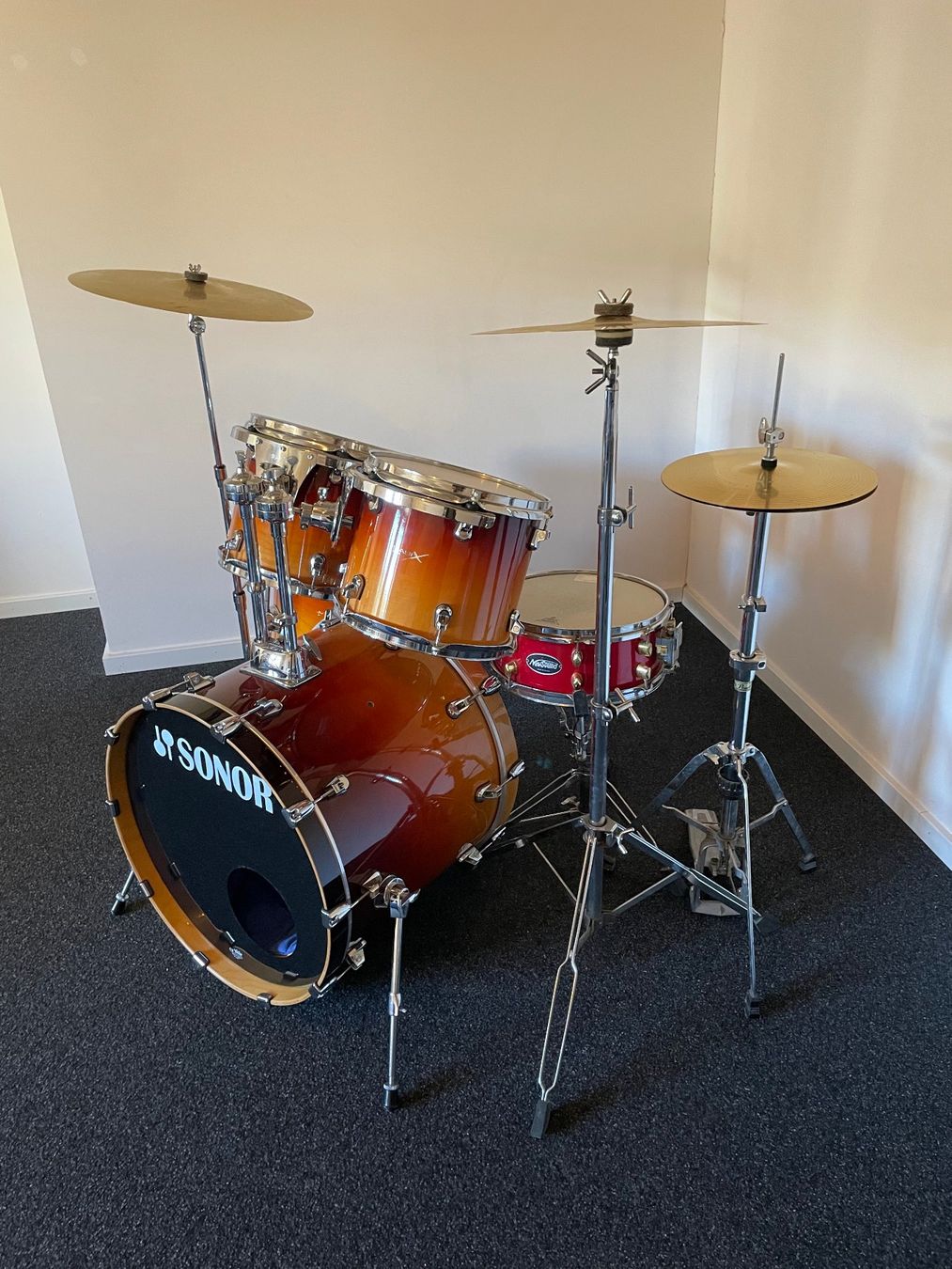 Strumenti musicali: Batterie Basix Sunburst – Usato da Le Locle venduto da MrKilljoy 1