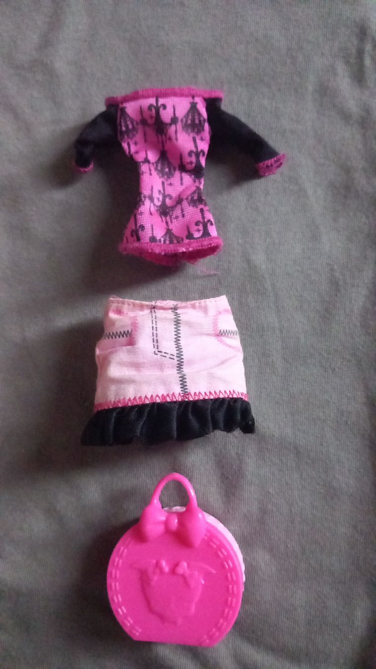 Poupées: Monster High Draculaura Poupée  – D'occasion à Bex par aud_cy2l 3