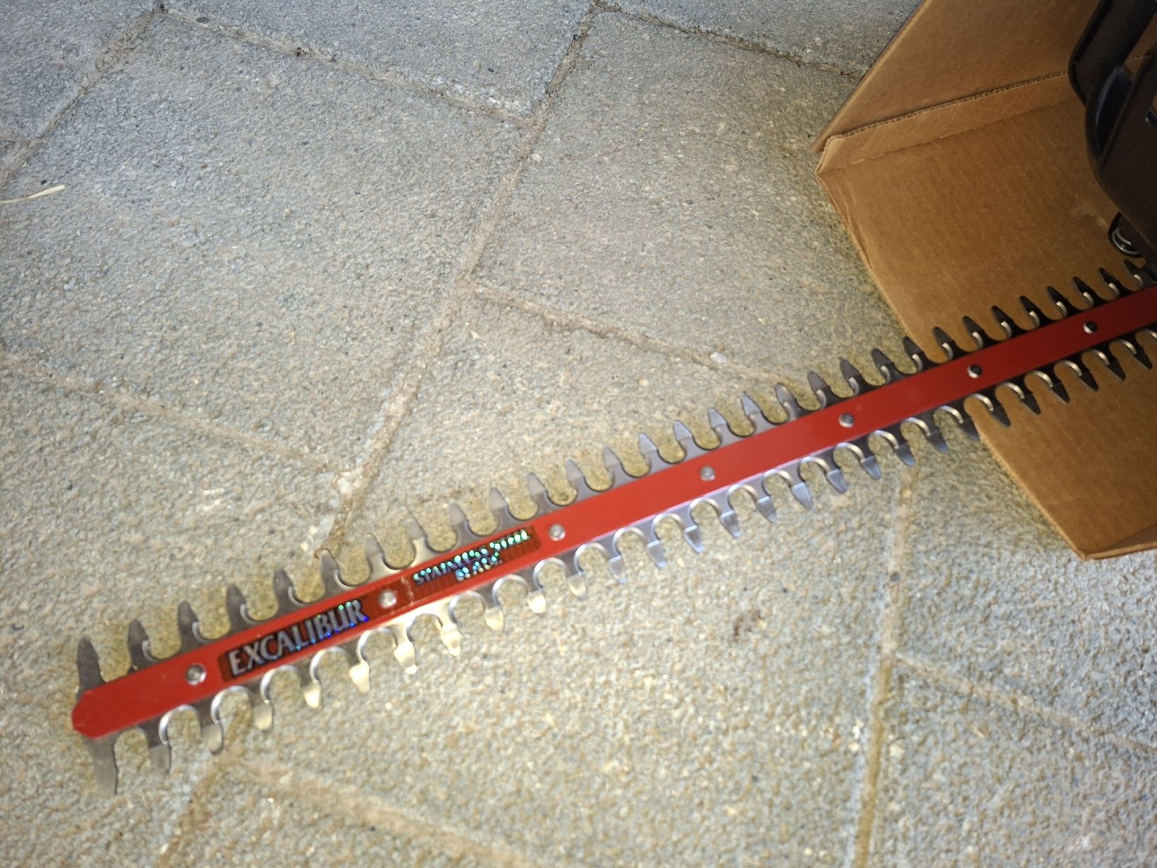 Tutti gli attrezzi: WEEDEATER EXCALIBUR 22'' Benzin Heckenschere – Nuovo e nell'imballaggio originale da Niederuzwil venduto da Dakitiki 2