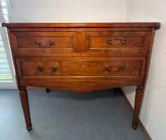 Kommode antik mit Schubladen und Messinggriffen ab 1.-