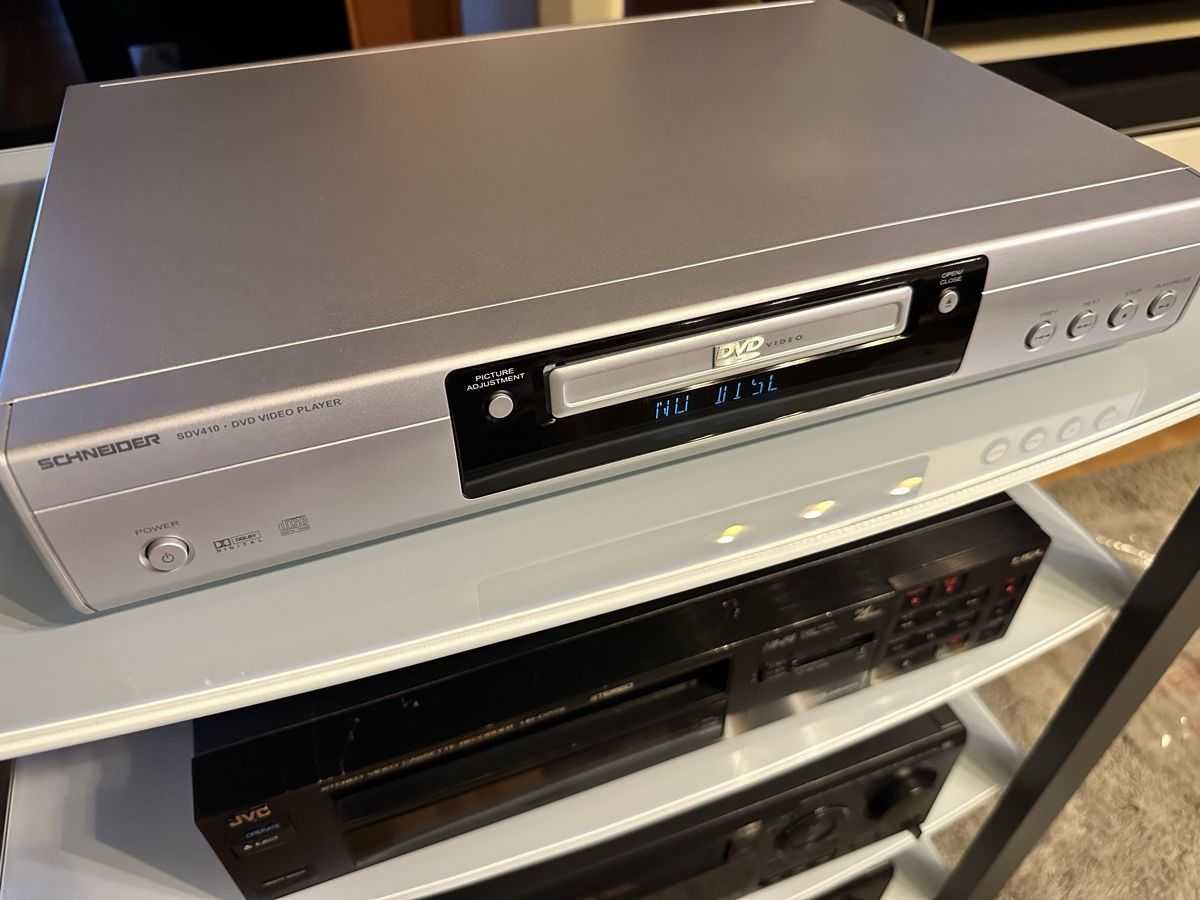 Schneider Audio- & Mediensysteme: Schneider SDV410 CD/MP3/DVD-Player Silber mit OVP & Remote – Gebraucht aus Fribourg von eni_cnw8 1
