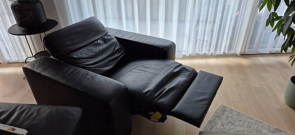 Poltrone: Kunstleder Sessel elektrisch ausfahrbar – Usato da St.Gallen venduto da chokdee01